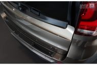 Takapuskurin suoja VW Passat B8 variant / R-line vm.2014-2019, vm.2019-, musta teräs/carbon, teräs & hiilikuitu
