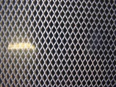 Inac maalaamaton alumiiniverkko, salmiakkikuvio isoreikäinen koko 30X125cm (silmä 10x20mm)