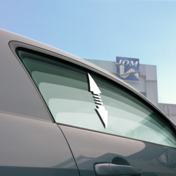 JOM sähköinen ikkunannostinsarja 2-oviseen autoon. sarja sisältää tarvittavat kaapelit ja asennusohjeen.