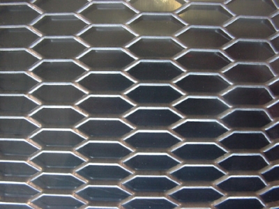 Inac alumiiniverkko, pohjamaalattu Isoreikäinen hunajakennokuvio, koko 30X125cm (silmä 10x27mm)